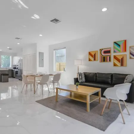 Spectacular 3 Bedrooms House, Spacious And Bright